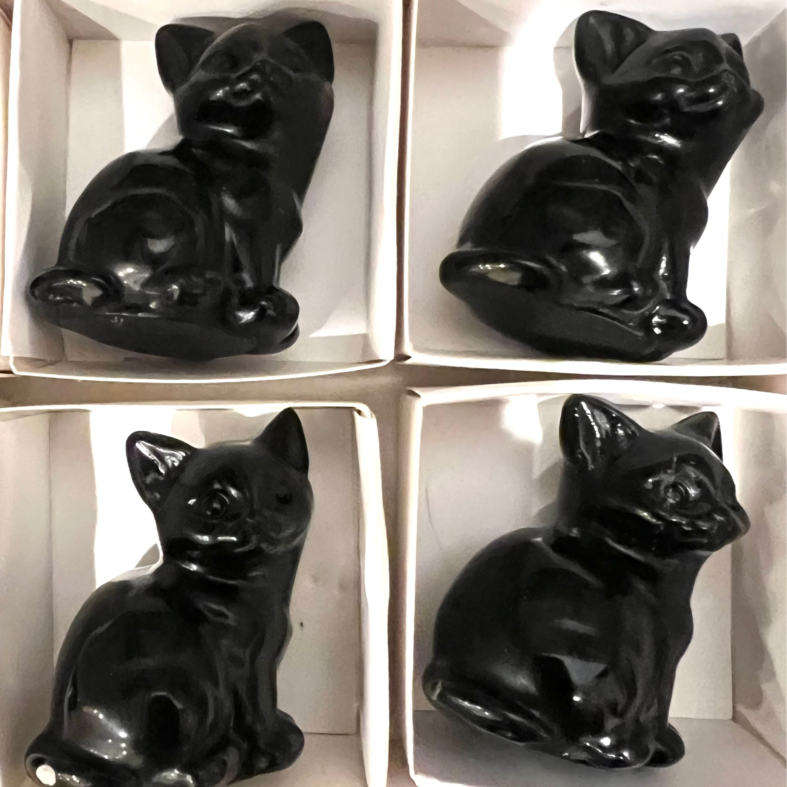 Obsidian Eager Cat Carved 2"H