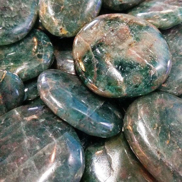 Diopside for promoting service to the greater good, nourishment