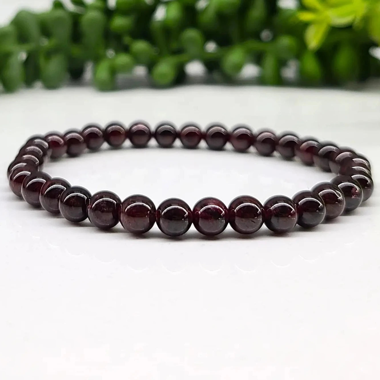 Garnet 6mm stretch bead bracelet in Details