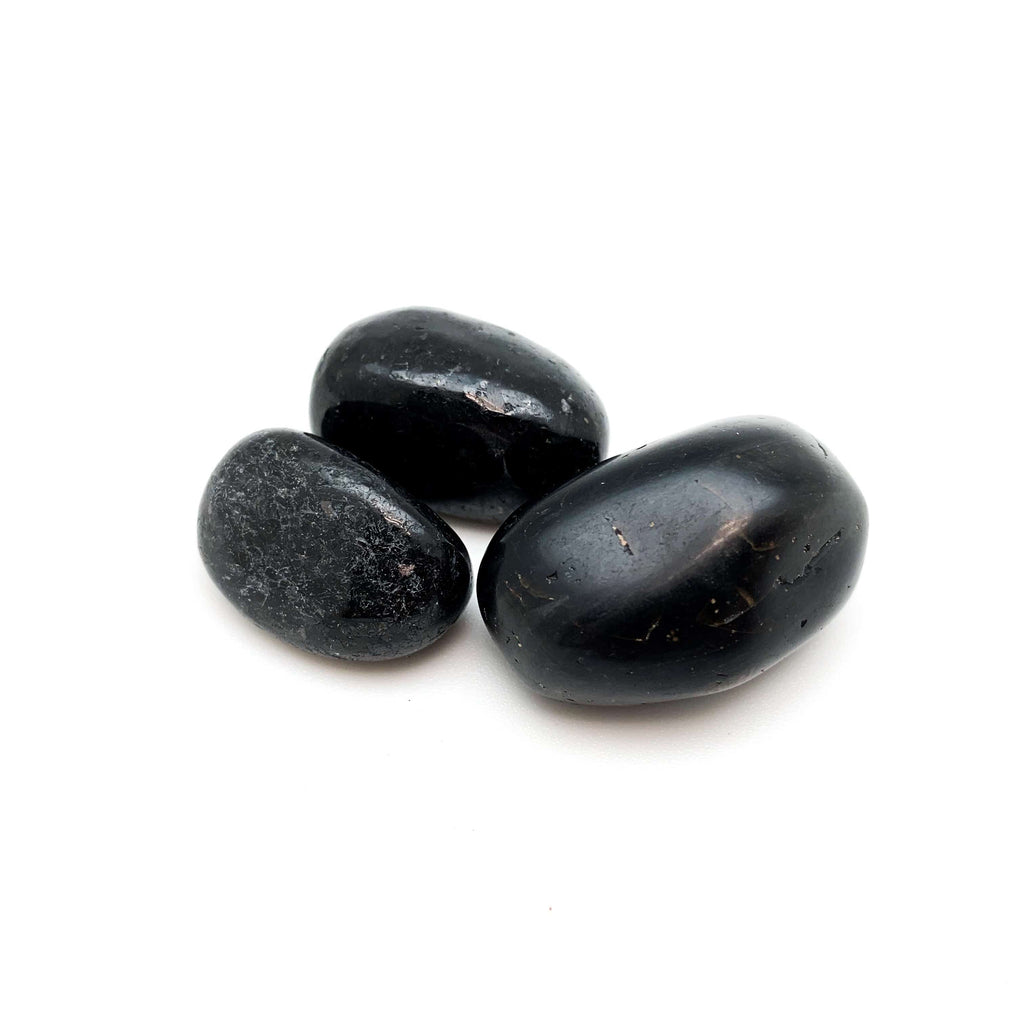 Nuummite for personal magic, power & protection